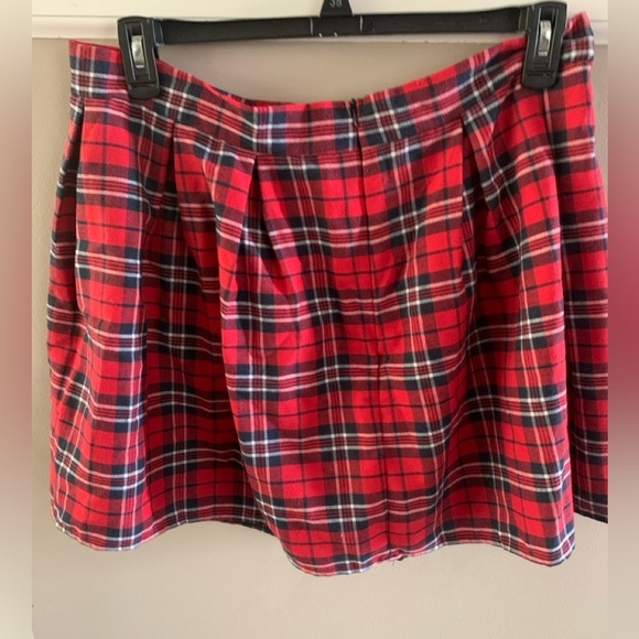 Plaid Red, SHEIN Skirt size 1XL, 18 1/2 in., 18 in. Long. Preloved. - Picture 3 of 4